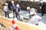 Руководители города вместе со строителями закладывают первый камень будущего «отеля для бюджетников».