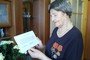 Виновница торжества внимательно прочла поздравление от Президента России Владимира ПУТИНА.